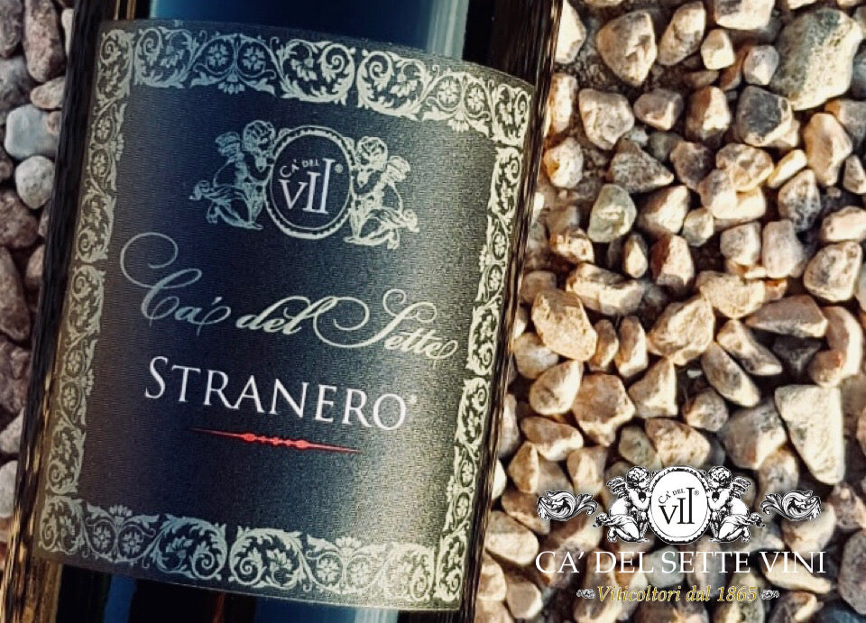 Stranero 2018 - Vinho Tinto - Rótulo e detalhes da garrafa de vinho tinto italiano Ca' del Sette